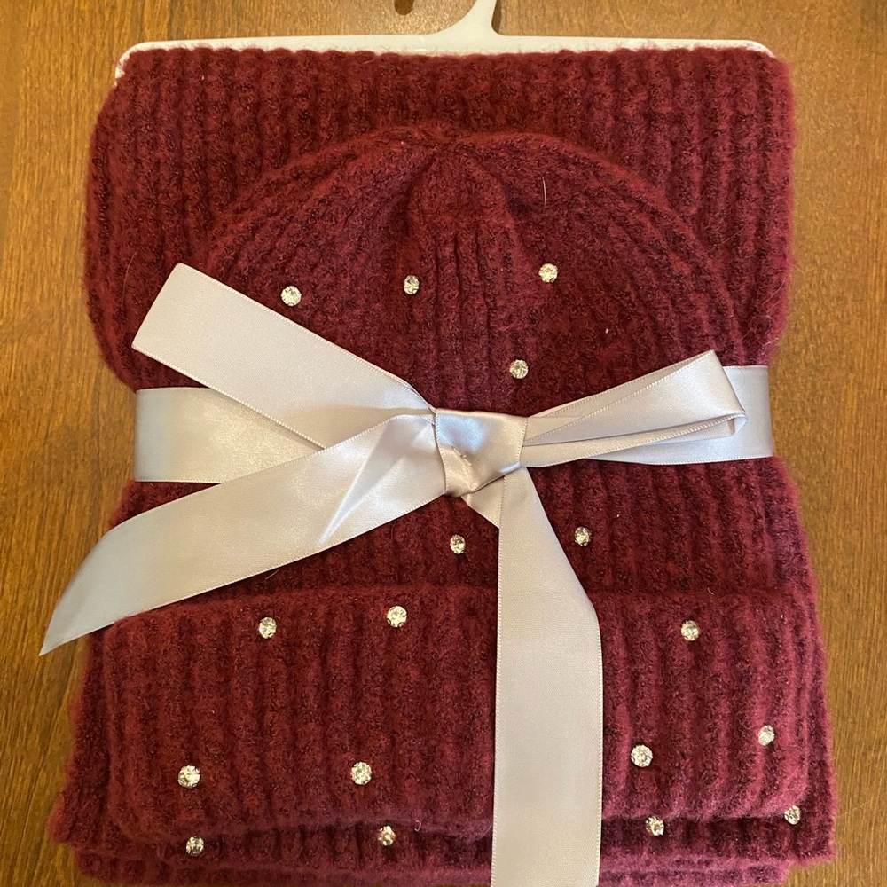 New hat and scarf set